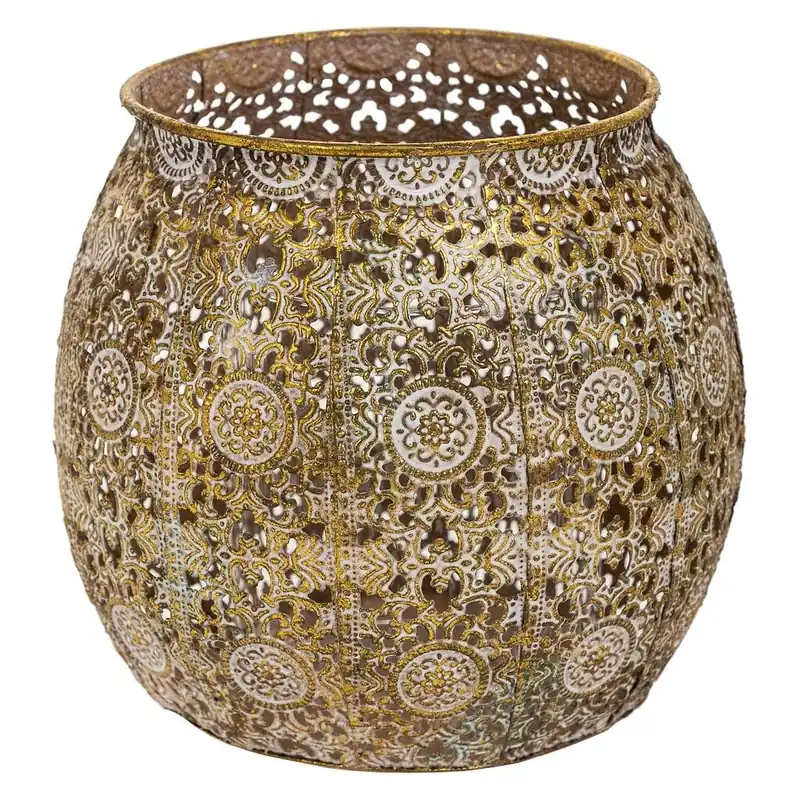 Portavelas de metal en dorado, con dimensiones de 18x18x16.5h cm - Decoración