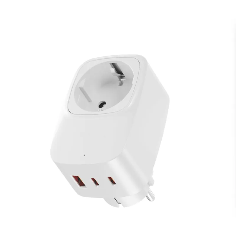 Adaptador Klack Enchufe Schuko con 3 USB (1 USB-A + 2 USB-C), 3680W 16A, Protección 1050J, Salida 5V 2.4A Material PC VDE