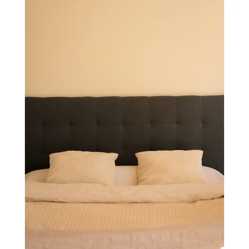 Cabecero tapizado de poliester con pliegues en color negro de 90x80cm - Dormitorio