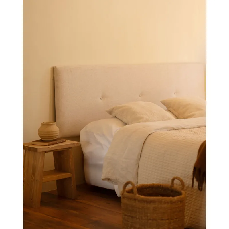 Cabecero tapizado de poliester con botones en color beige de 90x60cm - Dormitorio