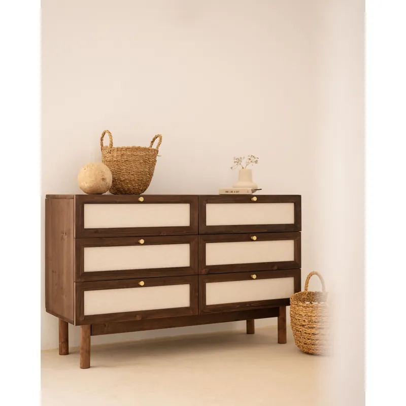 Cómoda de madera maciza y lino con seis cajones en tono nogal de 76x120cm - Cómodas y consolas