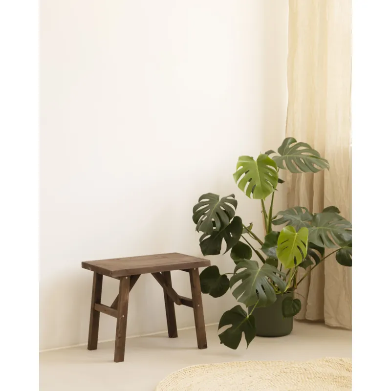 Mesa auxiliar de madera maciza en tono nogal de 45x55cm - Mesas auxiliares
