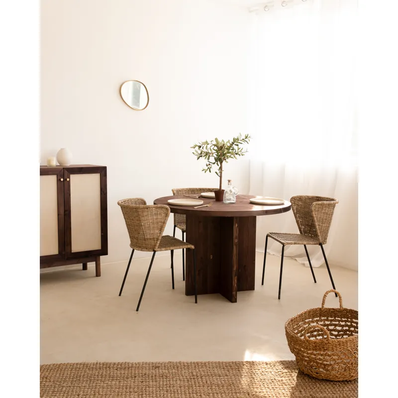 Mesa de comedor redonda de madera maciza en tono nogal de Ø110 - Salón-comedor