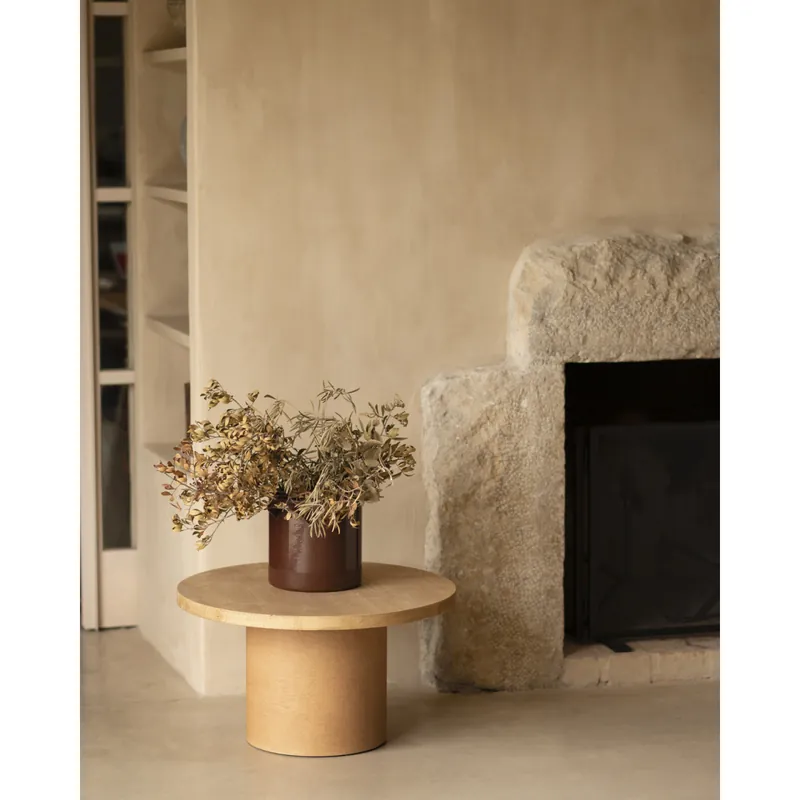 Mesa de centro redonda de madera maciza tono roble medio y pata de microcemento tono terracota de 60x33cm - Mesas de centro