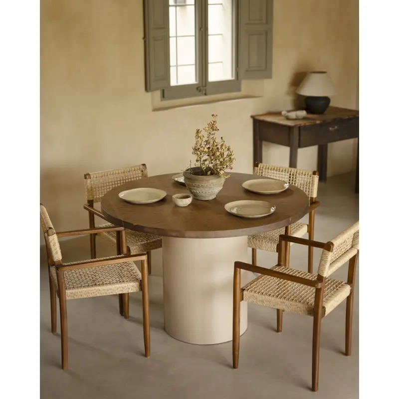Mesa de comedor redonda de madera maciza tono roble oscuro y patas de microcemento en tono tierra de 100cm - Mesas de comedor