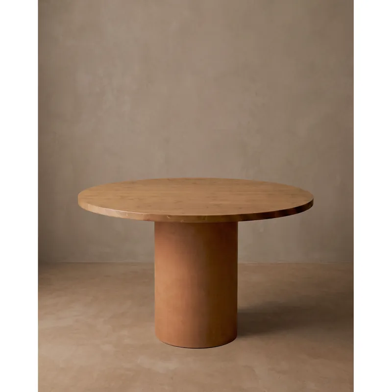 Mesa de comedor redonda de madera maciza tono roble medio y patas de microcemento en tono terracota de 100cm - Mesas de comedor
