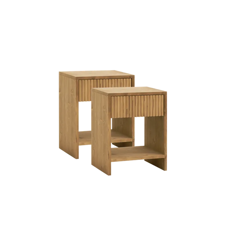 Pack de 2 mesitas de noche de madera maciza con un cajón en tono roble medio de 40x40cm