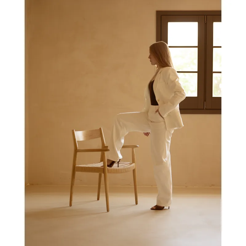 Silla de madera de olmo y asiento trenzado de cuerda en tono natural de 78x54cm - Sillas