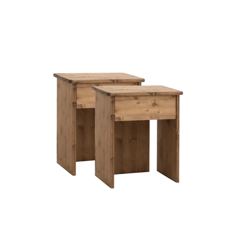 Pack de 2 mesitas de noche de madera maciza en tono roble oscuro de 50x42cm