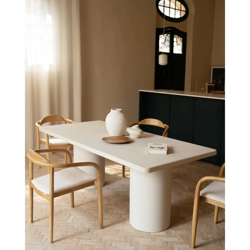 Mesa de comedor rectangular de microcemento en tono beige de 160cm - Inicio