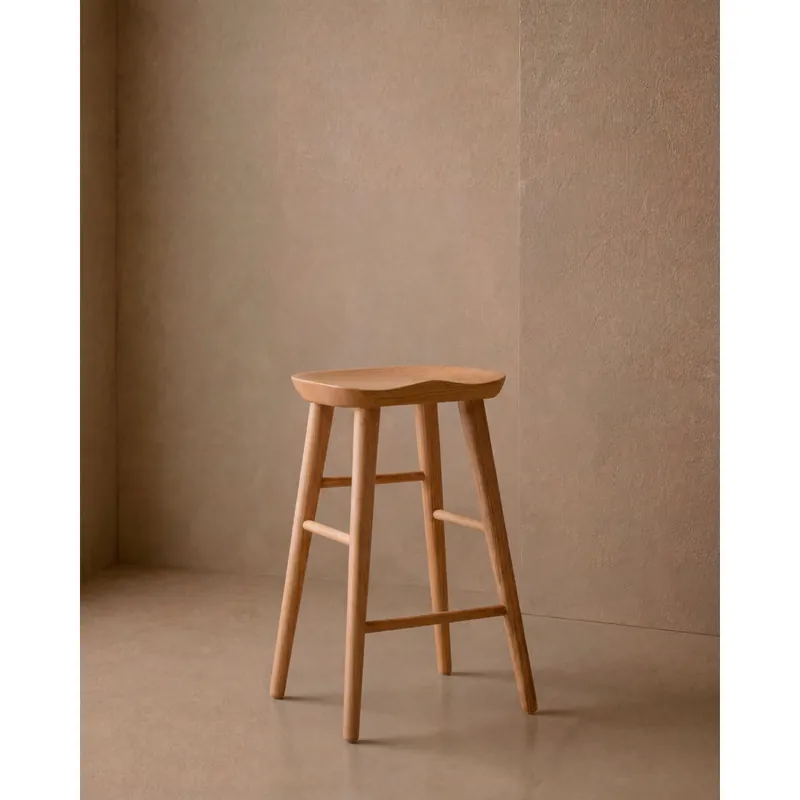 Taburete de madera de haya en tono natural de 66x40cm - Inicio