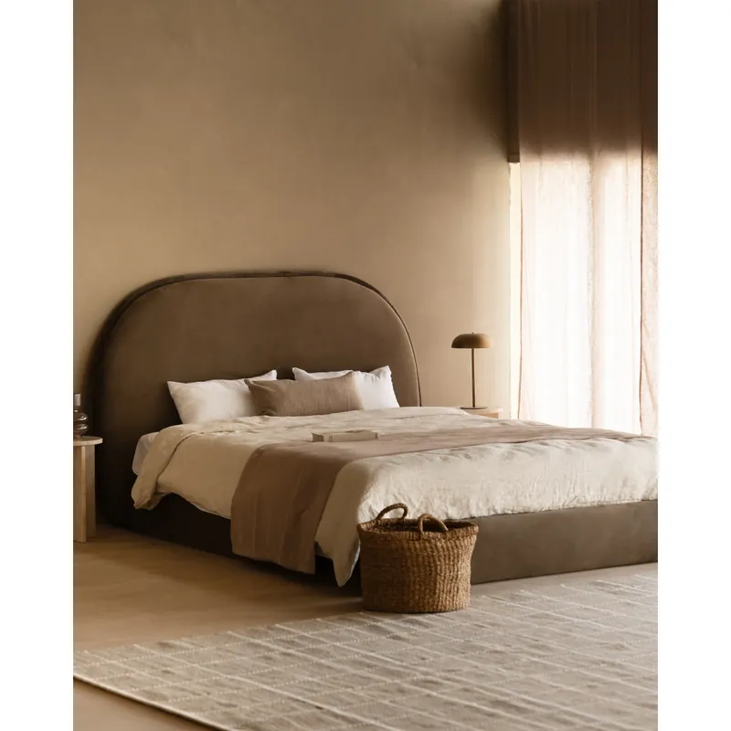 Cama con canapé tapizada en terciopelo en color marrón chocolate para colchón de 135cm - Inicio