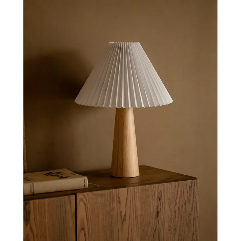 Lámpara de mesa de madera y tela con pantalla en color natural y base en roble medio de 34cm - Inicio
