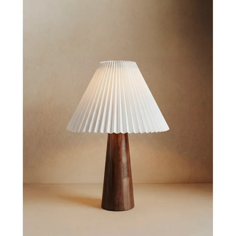 Lámpara de mesa de madera y tela con pantalla en color natural y base en roble oscuro de 34cm - Inicio