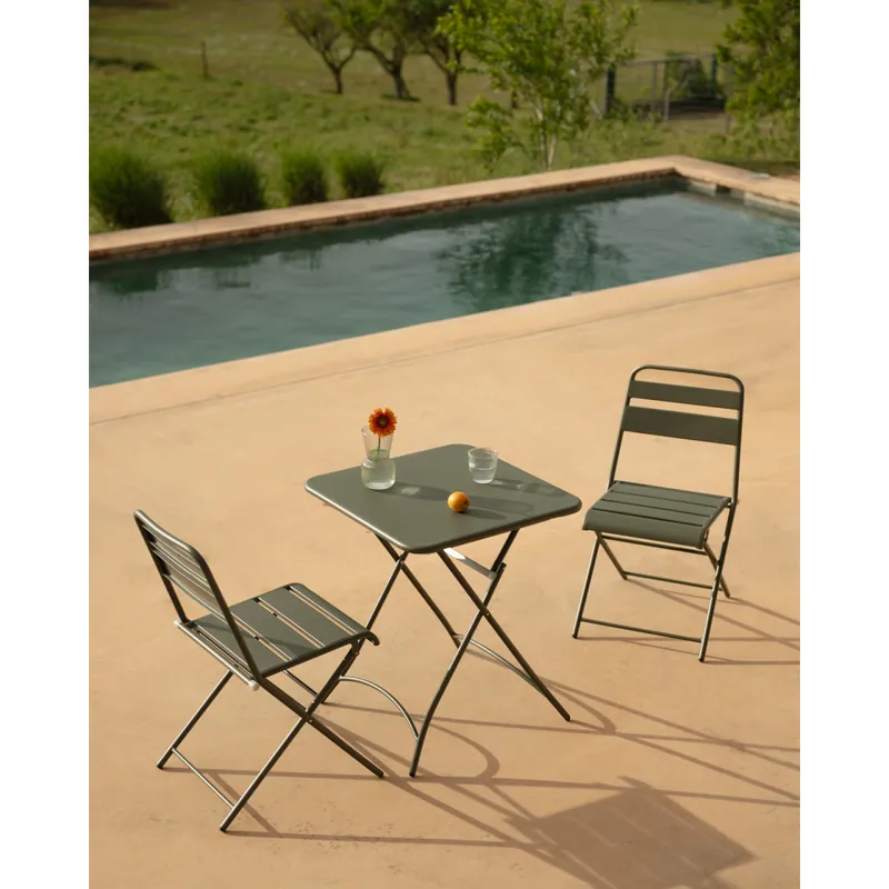Set de dos sillas y mesa de aluminio acabado verde mate - Inicio