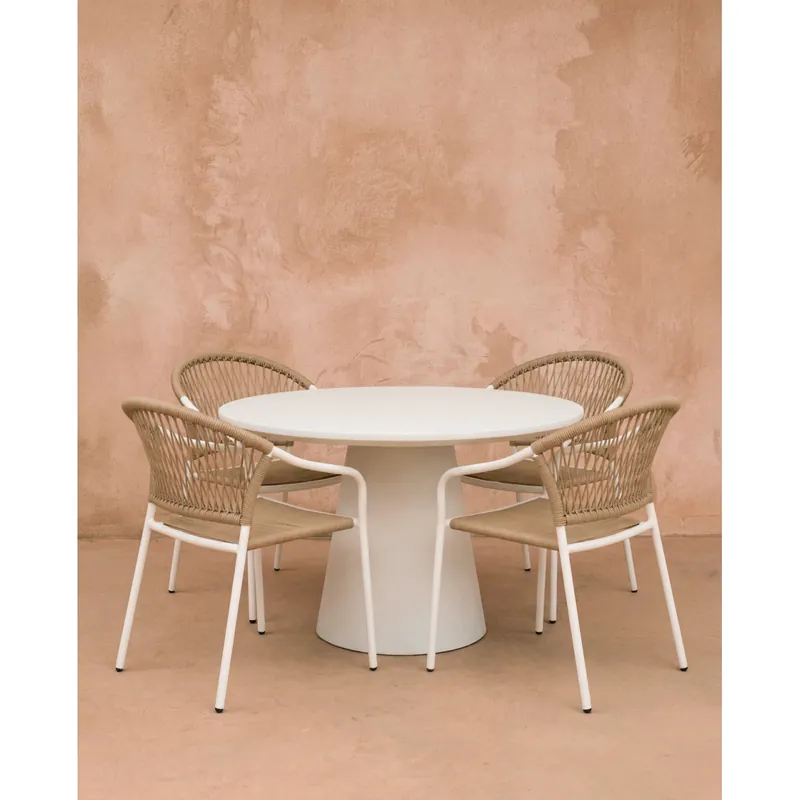 Set de mesa de comedor exterior tono blanco y 4 sillas de exterior con brazos de aluminio acabado blanco mate y ratán sintético - Inicio