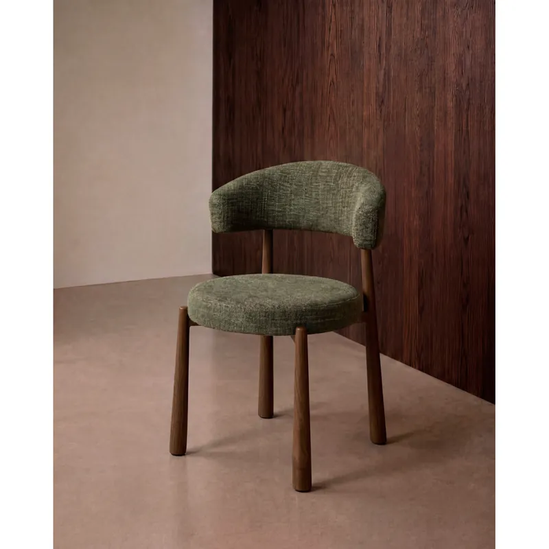 Silla tapizada en color verde y patas en avellana de 81x58cm - Sillas