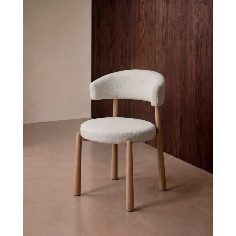 Silla tapizada en color beige y patas en roble de 81x58cm - Sillas