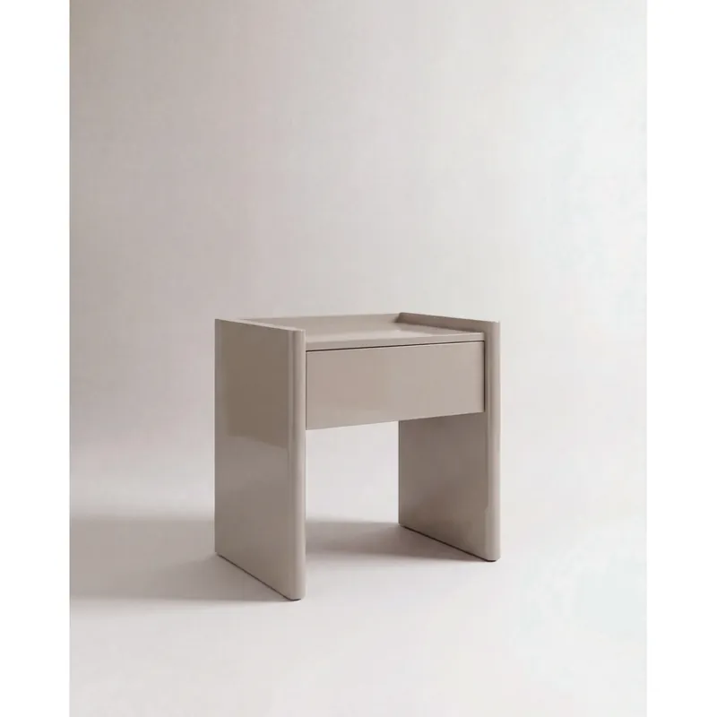 Mesita de noche lacada en tono beige de 50x50cm - Mesitas de noche