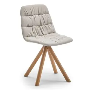 Silla Maarten tapizada base giratoria madera Viccarbe