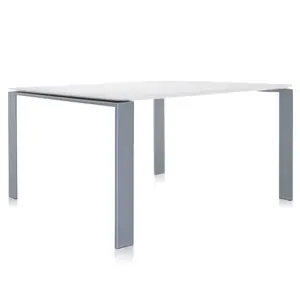 Mesa Four cuadrada Kartell